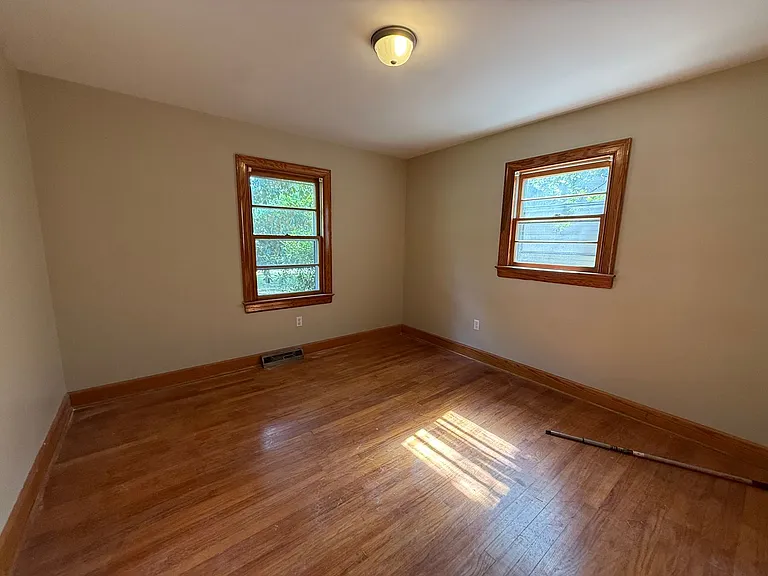 1302 Dogwood Ln NW — Photo 10