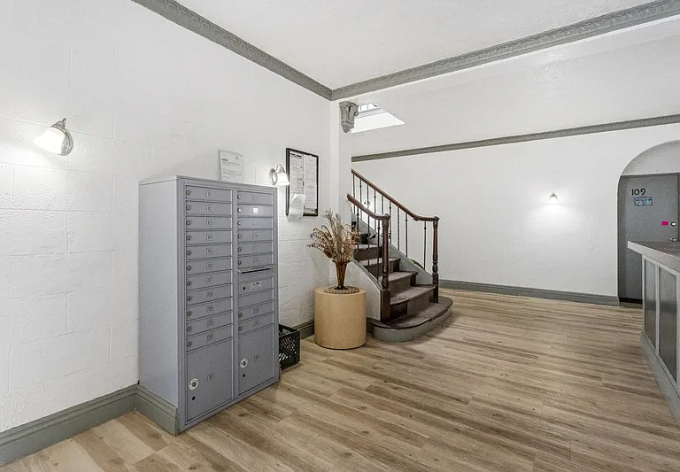 21 Westminster Ave #106 — Photo 8