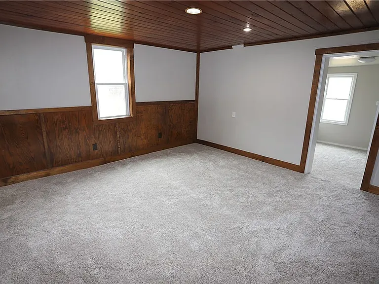 305 Chestnut St — Photo 3