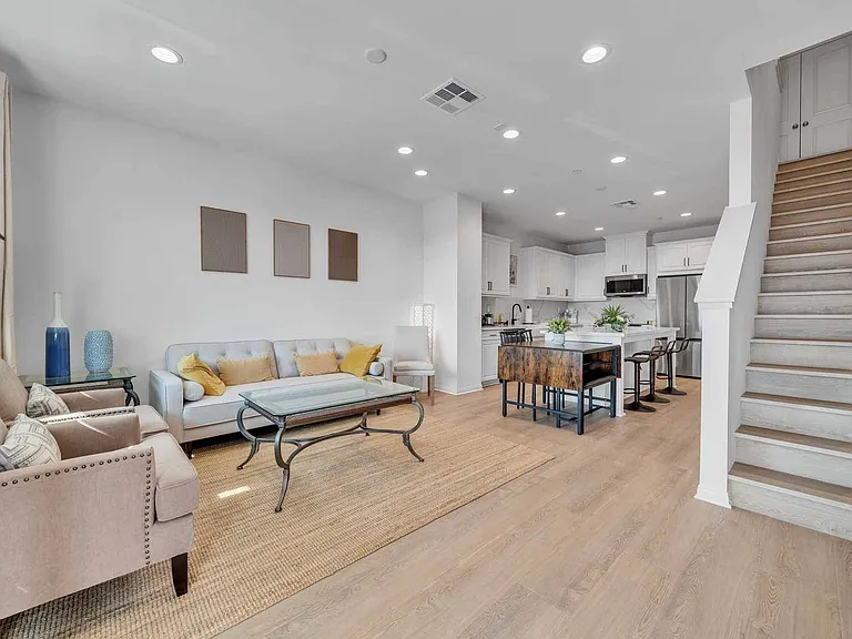 527 W Victor Ave — Photo 6