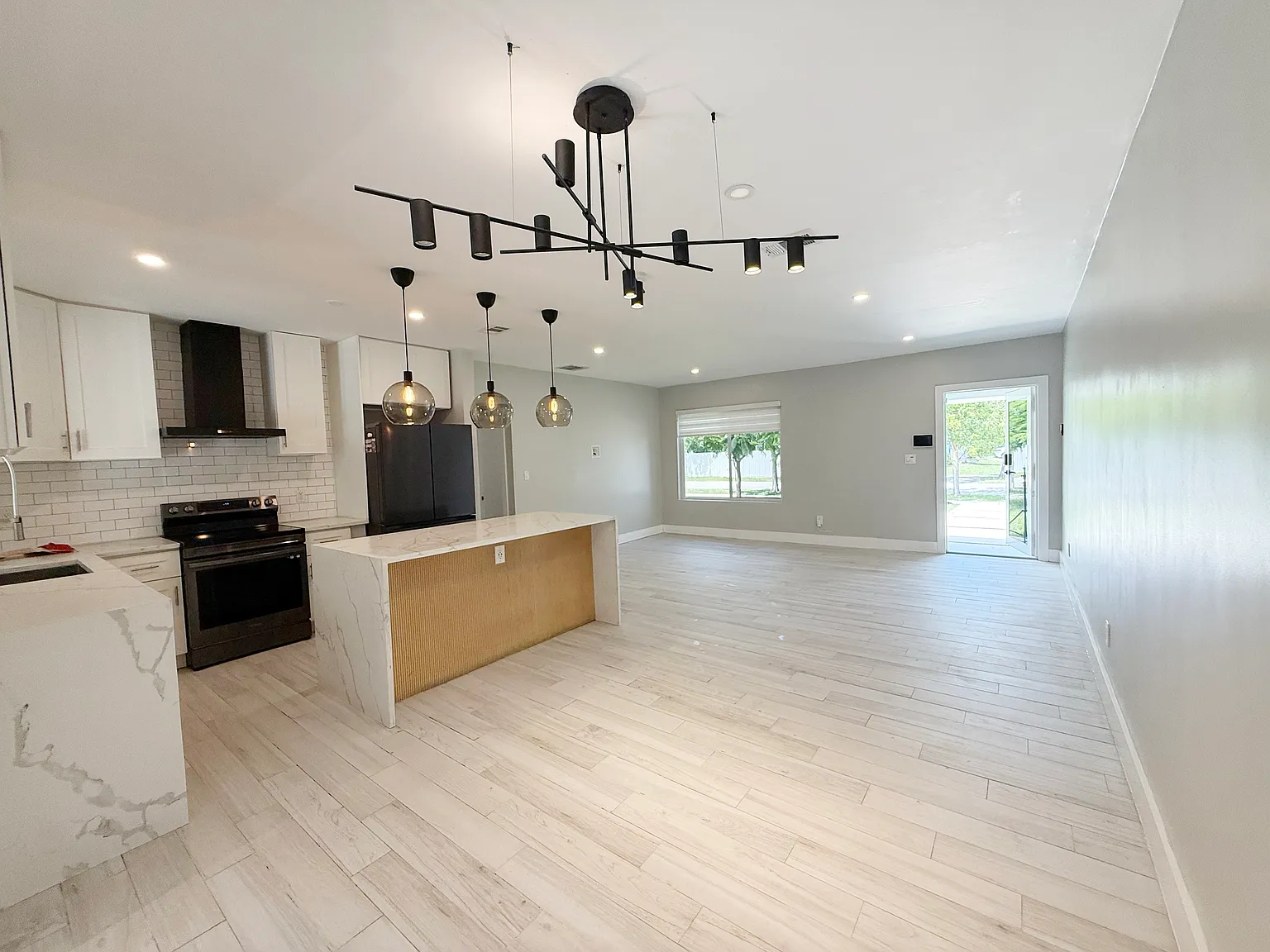 3 bed, 1634 sqft, $4,500 — Photo 4