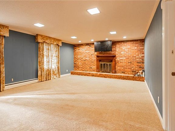 5th image of 226 Lark Cir