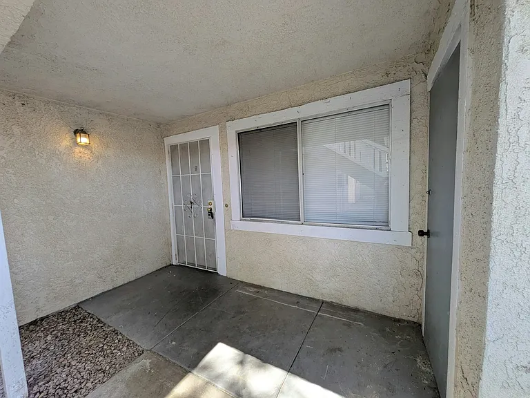 955 W Devonshire Ave #B — Photo 3