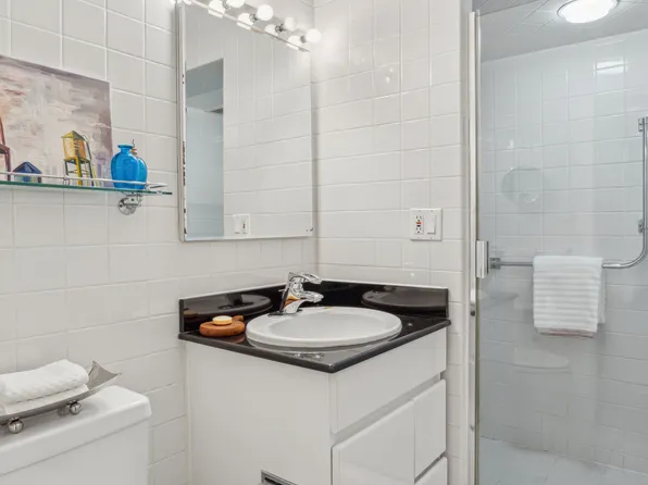 433 East 56th Street image 5 of 9