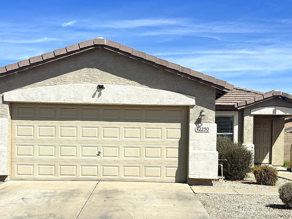 42250 W Oakland Dr