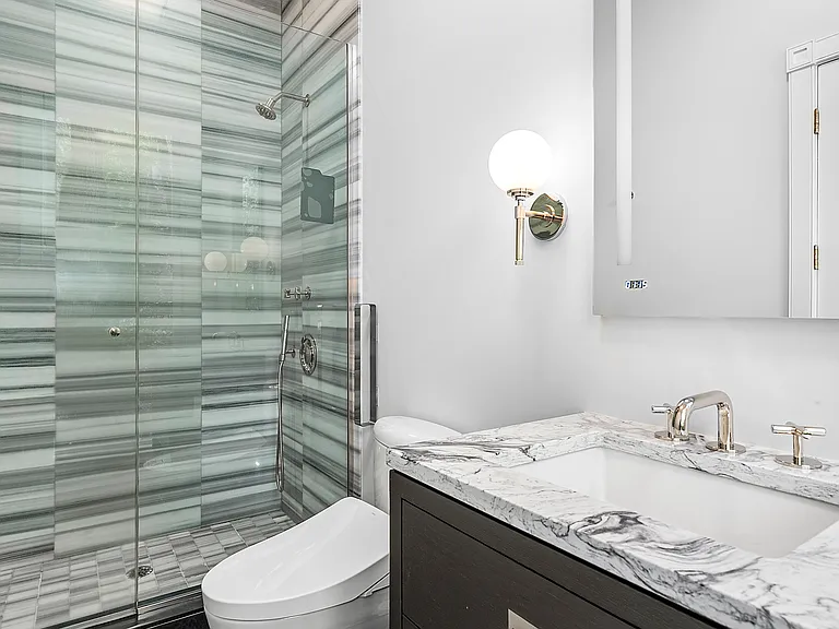 127 Bay St — Photo 17
