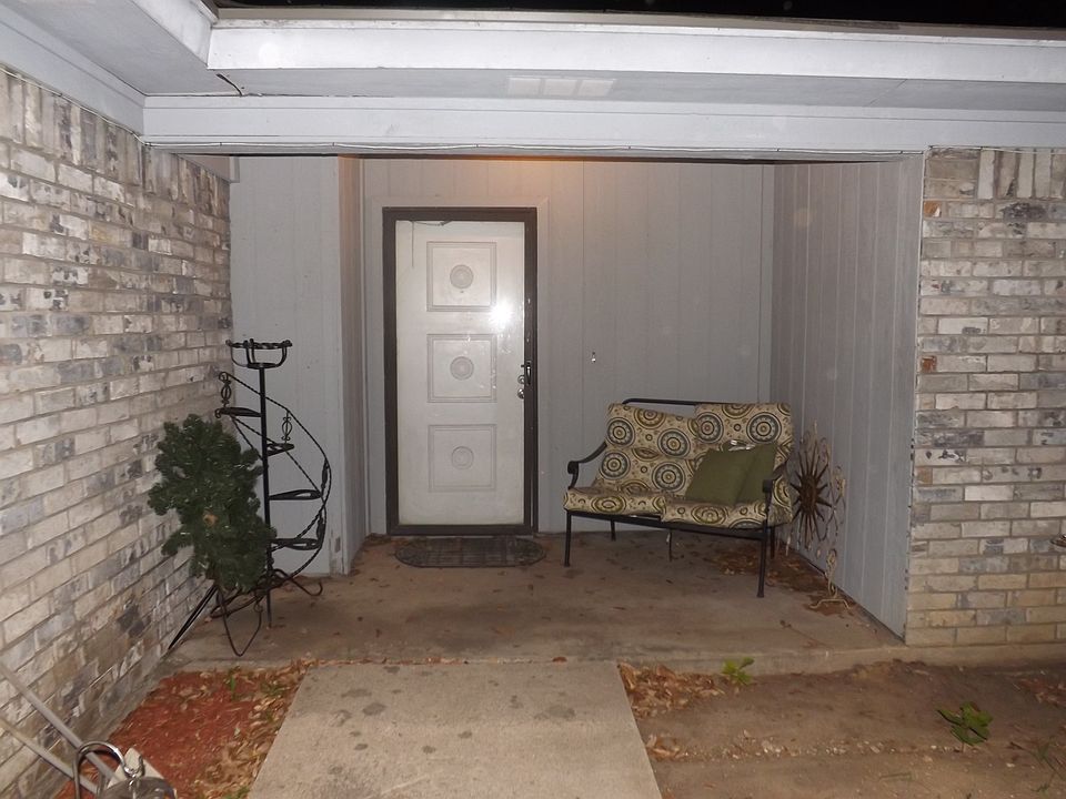 1st image of 7101 Meadow Park Dr N