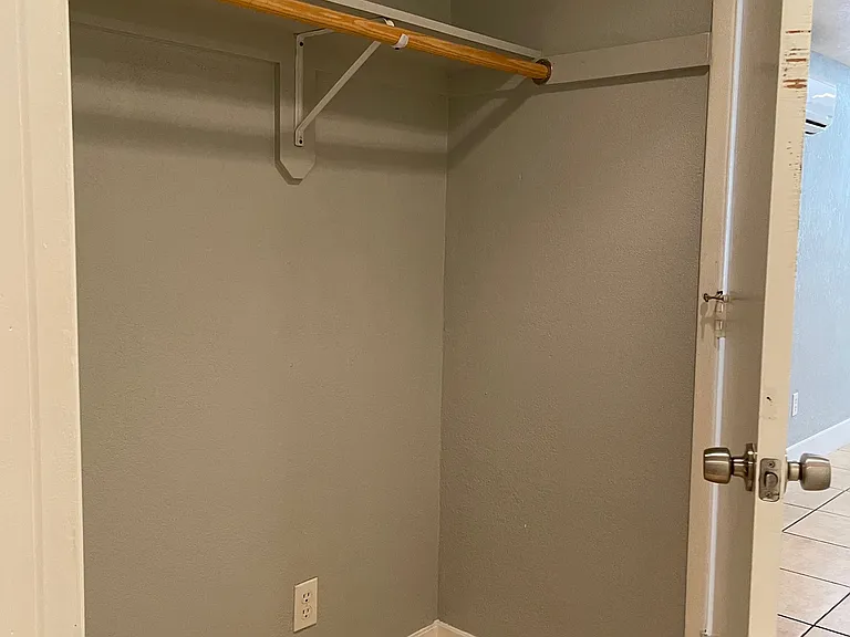 1050 E Fairmount Ave #10 — Photo 8