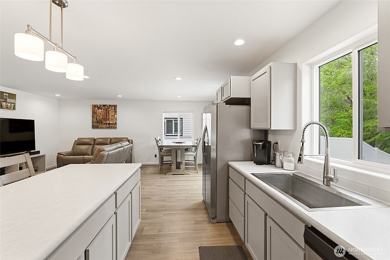 4th image of 1259 Theo Way