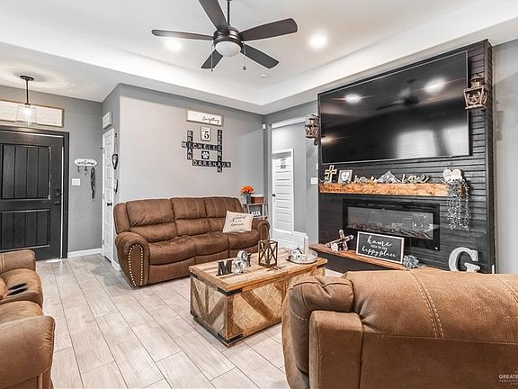 5th image of 422 Gonzalez Dr