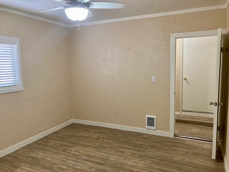507 Canterbury Ln — Photo 12