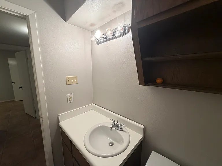 1214 Baylor Ave — Photo 5