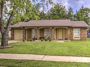 211 W Laura St, Sapulpa, OK 74066