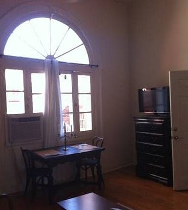 3rd image of 929 Dumaine St APT 11
