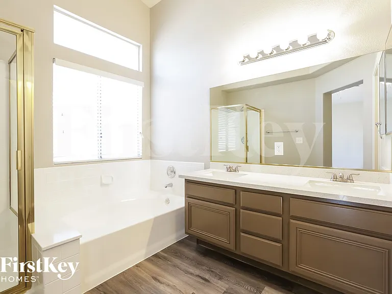 1900 Toscanini Way — Photo 14