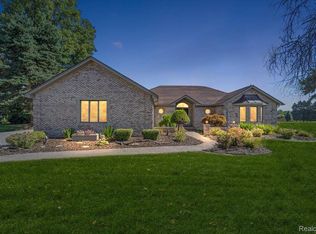 12543 Cedar Ct, Shelby Township, MI
