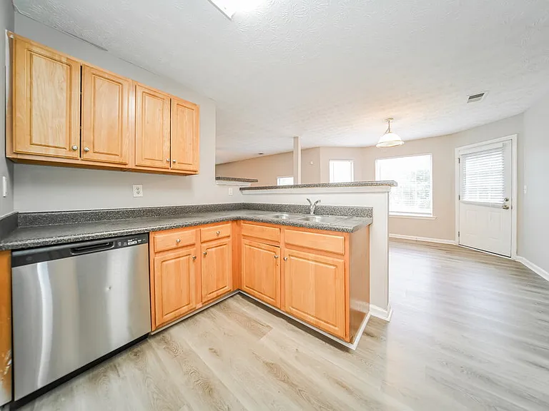 505 Concord Ter — Photo 6
