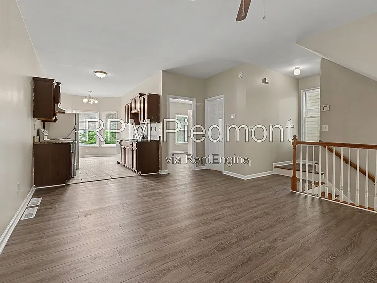 739 Prince Pl NW — Photo 3