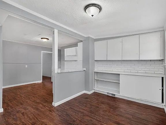 5th image of 415 Bluff Dr