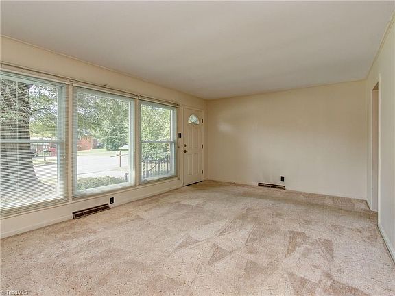 4th image of 1705 Longfellow St