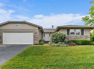 1642 Iowa Dr, Elk Grove Village, IL 60007