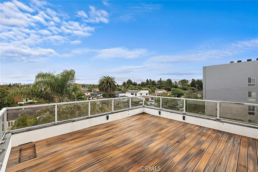 3 bed, 3.5 bath, 1960 sqft, $7,500 — Photo 3