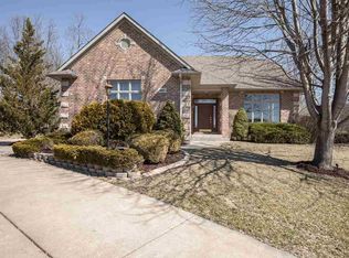605 Slatestone Cir, Le Claire, IA 52753