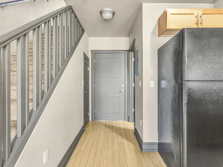 232 N Broadway #10 — Photo 8