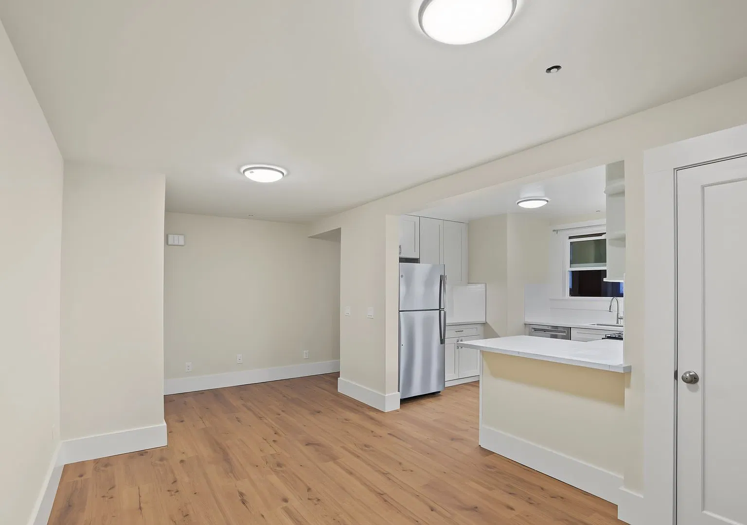 Fully Remodeled 1/1. In Unit W/D! Dishwasher! Plentiful Closet Space — Photo 3