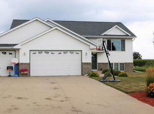 860 E State St, Belle Plaine, MN 56011