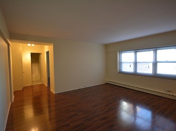 4th image of 4920 N Marine Dr #910