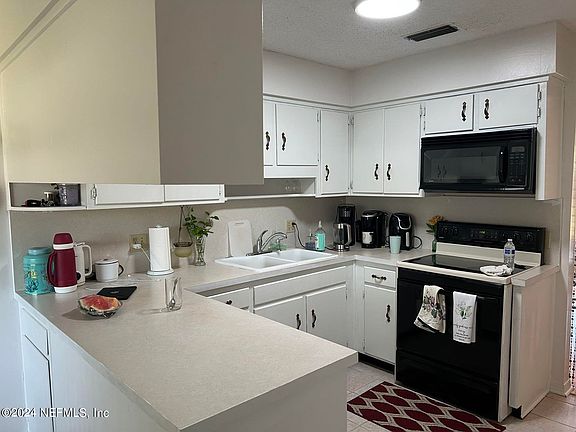 4th image of 319 JAMES Street