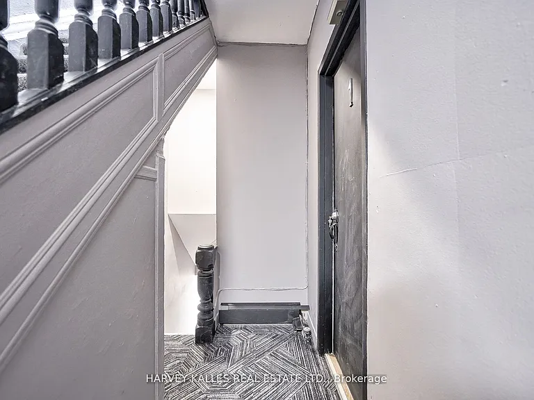 1046 Bathurst St #1 — Photo 2