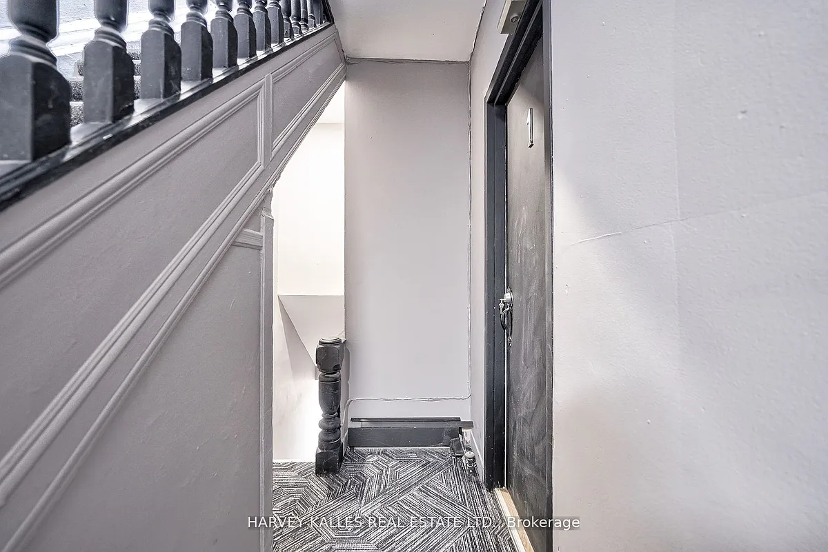 Building Photo - 1046 Bathurst St #1