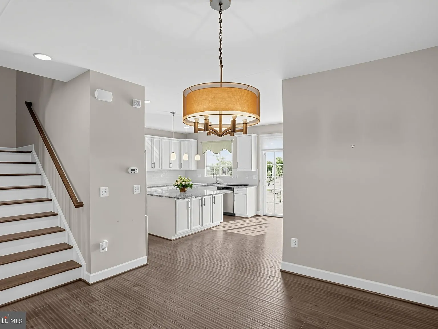 3 bed, 3.5 bath, 2540 sqft, $3,200 — Photo 3