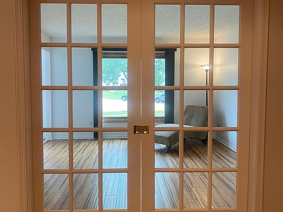 4th image of 25027 Rushmore Dr