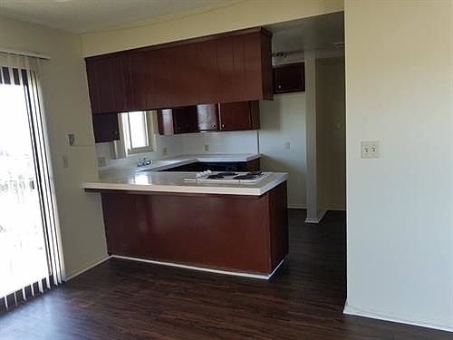 4th image of 525 E 99th St APT 07