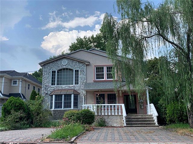 1st image of 45 Yennicock Ave