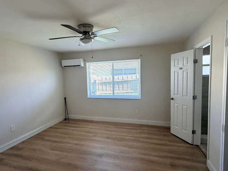 800 Moffett St #3 — Photo 4