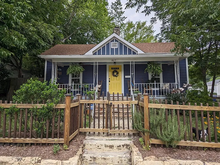 817 E Davie St — Photo 1