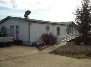 3459 NW Broad St, Roseburg, OR 97471