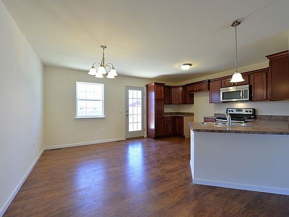 4th image of 1508 Embassy Dr