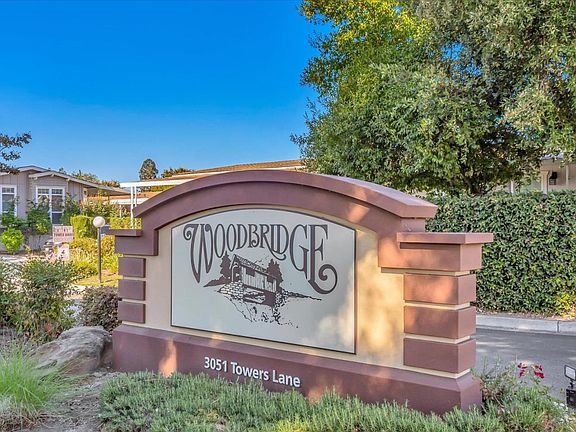 3rd image of 3083 Oakbridge Dr #3083