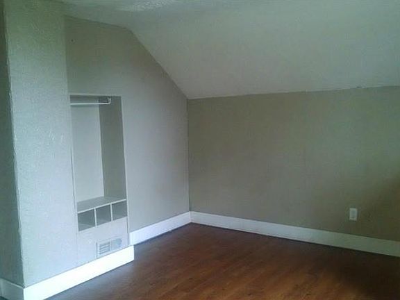 5th image of 10905 Archer St