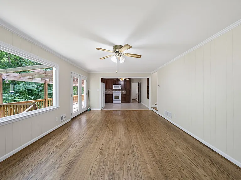 1003 Manchester Dr — Photo 14