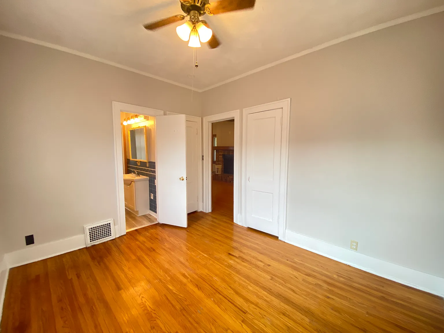2 bed, 800 sqft, $1,599 — Photo 4