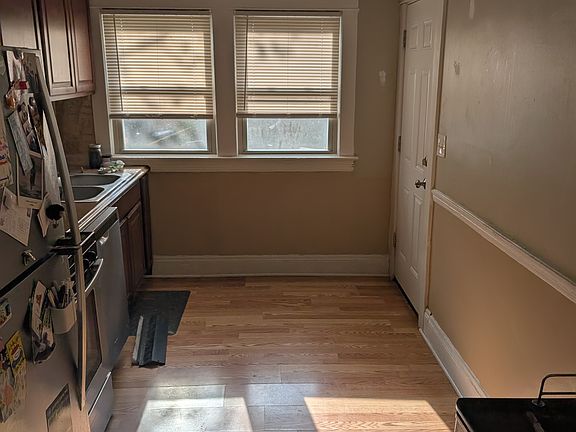 4th image of 2460 W 10th St Unit 1
