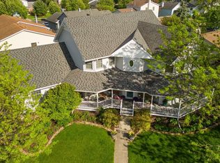 750 Meadow Ln, Crown Point, IN 46307