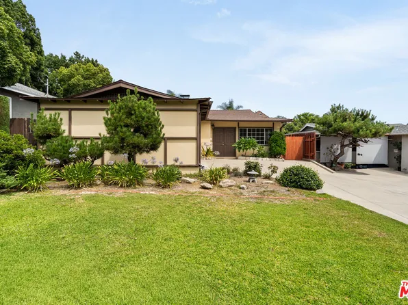 208 Grove St, Sierra Madre, CA 91024