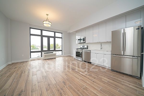 1st image of 3112 24th Ave #4C